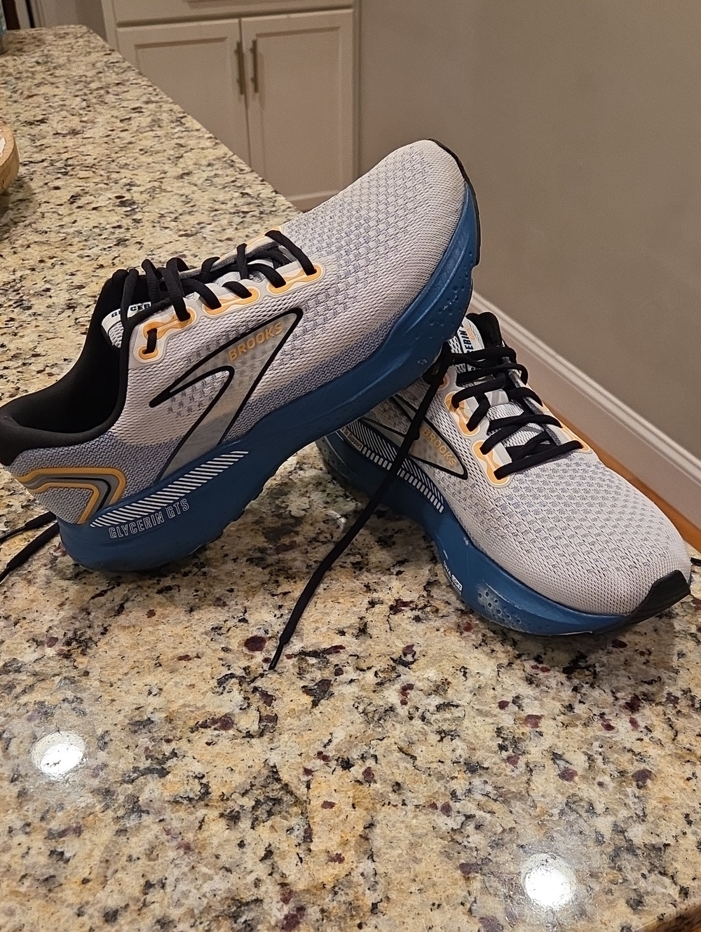 Brooks Glycerin 21 GTS Men’s Running Shoes Size 10.5.